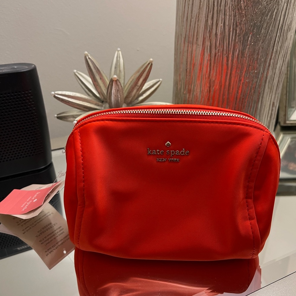 NWT Chelsea Colorblock Medium Cosmetic Case- Color- Currant Jam (Burnt Orange)